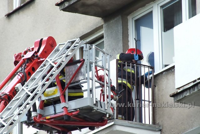 W mieszkaniu znaleziono martwą kobietę