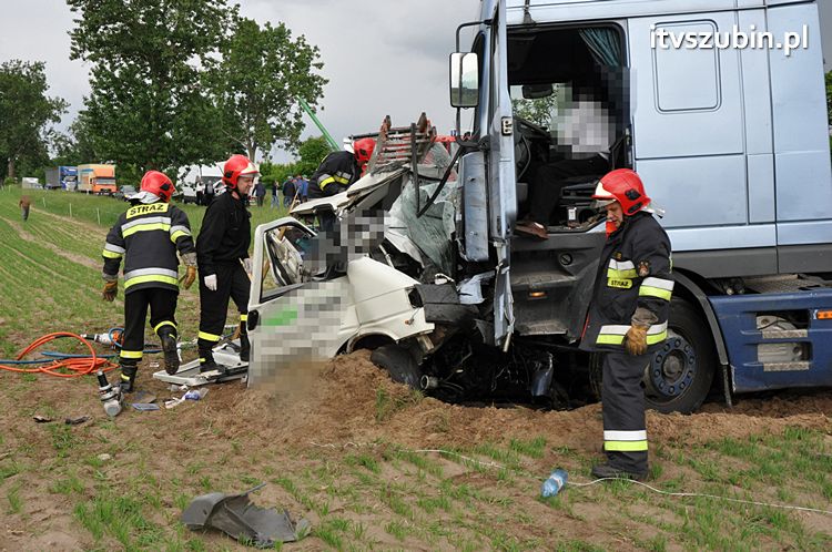 Dwie ofiary śmiertelne w wypadku na krajowej 5, trzecia walczy o życie