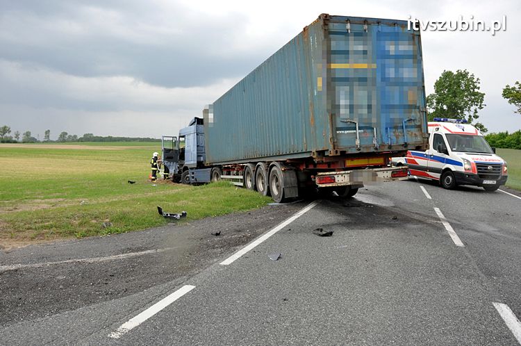 Dwie ofiary śmiertelne w wypadku na krajowej 5, trzecia walczy o życie