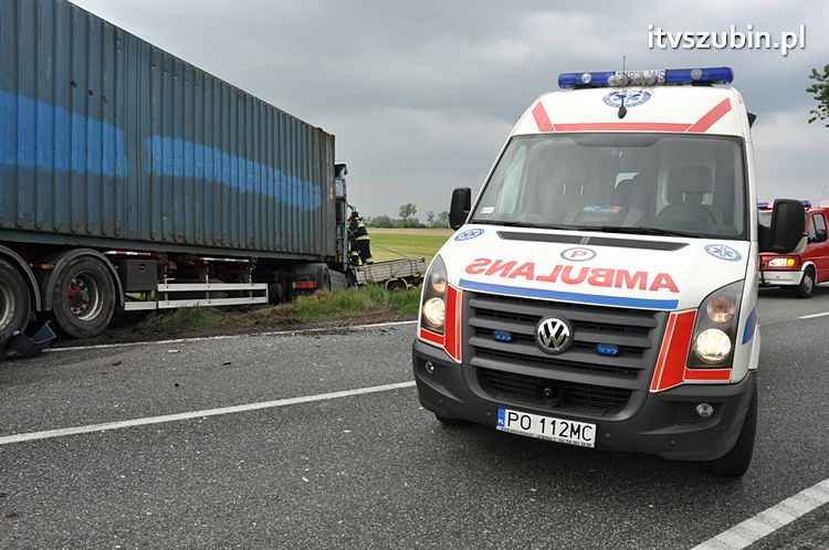 Dwie ofiary śmiertelne w wypadku na krajowej 5, trzecia walczy o życie