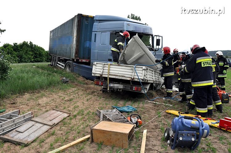 Dwie ofiary śmiertelne w wypadku na krajowej 5, trzecia walczy o życie