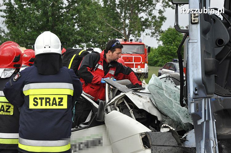 Dwie ofiary śmiertelne w wypadku na krajowej 5, trzecia walczy o życie