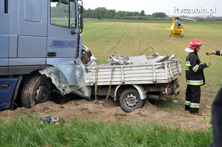 Dwie ofiary śmiertelne w wypadku na krajowej 5, trzecia walczy o życie