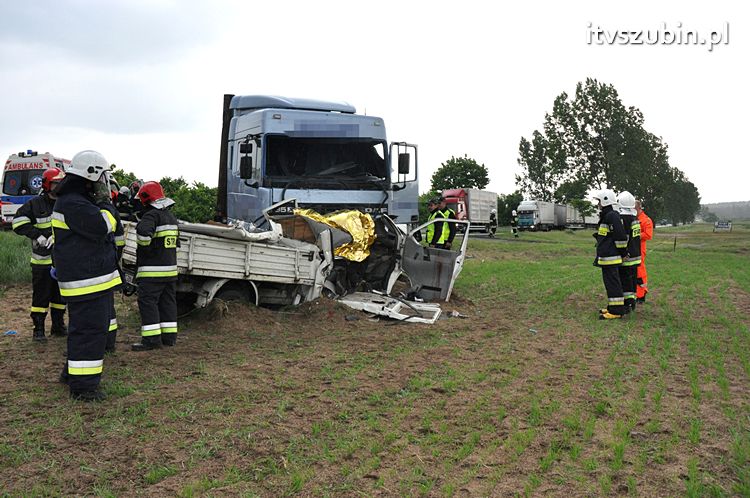 Dwie ofiary śmiertelne w wypadku na krajowej 5, trzecia walczy o życie