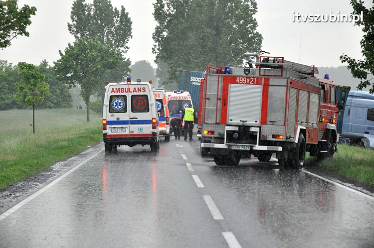 Dwie ofiary śmiertelne w wypadku na krajowej 5, trzecia walczy o życie