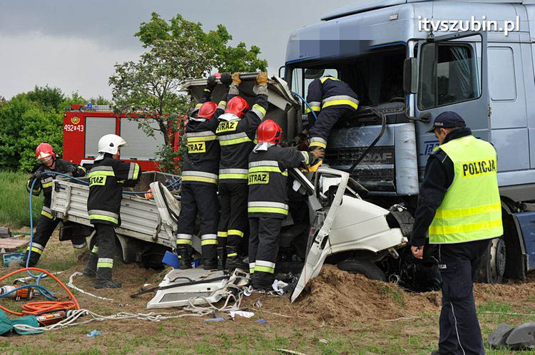 Dwie ofiary śmiertelne w wypadku na krajowej 5, trzecia walczy o życie
