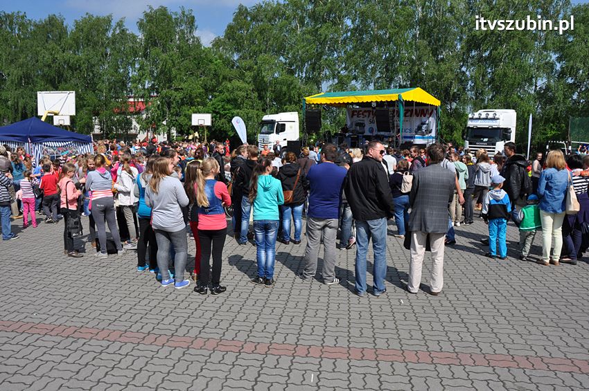 Koncert Zespołu Weekend i Adelibanda w Szubińskiej Dwójce