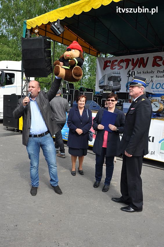 Koncert Zespołu Weekend i Adelibanda w Szubińskiej Dwójce