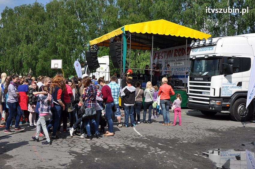 Koncert Zespołu Weekend i Adelibanda w Szubińskiej Dwójce