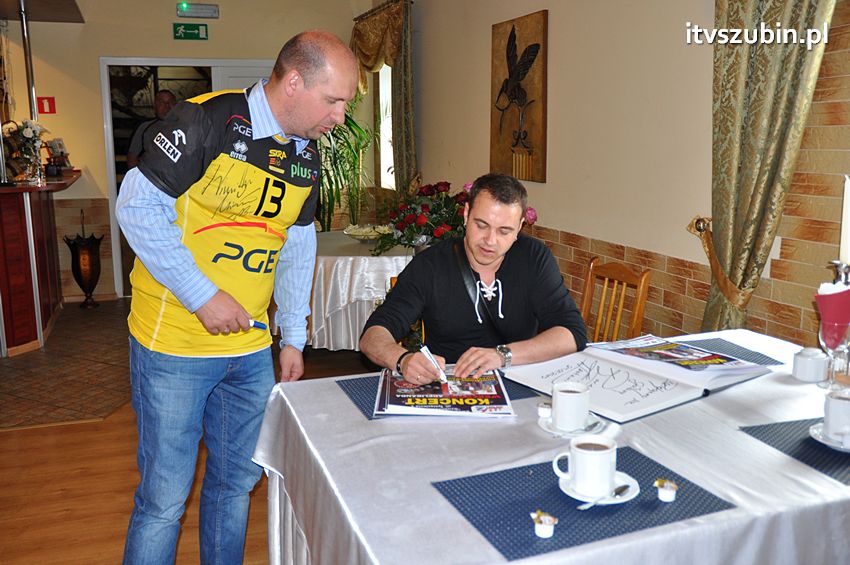 Koncert Zespołu Weekend i Adelibanda w Szubińskiej Dwójce