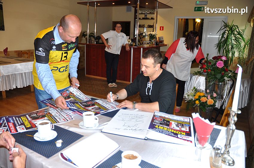 Koncert Zespołu Weekend i Adelibanda w Szubińskiej Dwójce