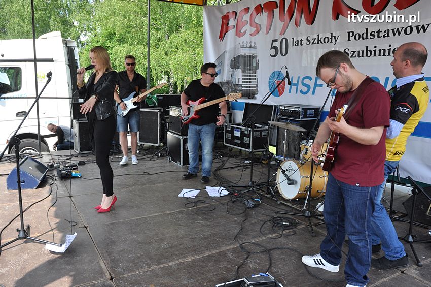 Koncert Zespołu Weekend i Adelibanda w Szubińskiej Dwójce