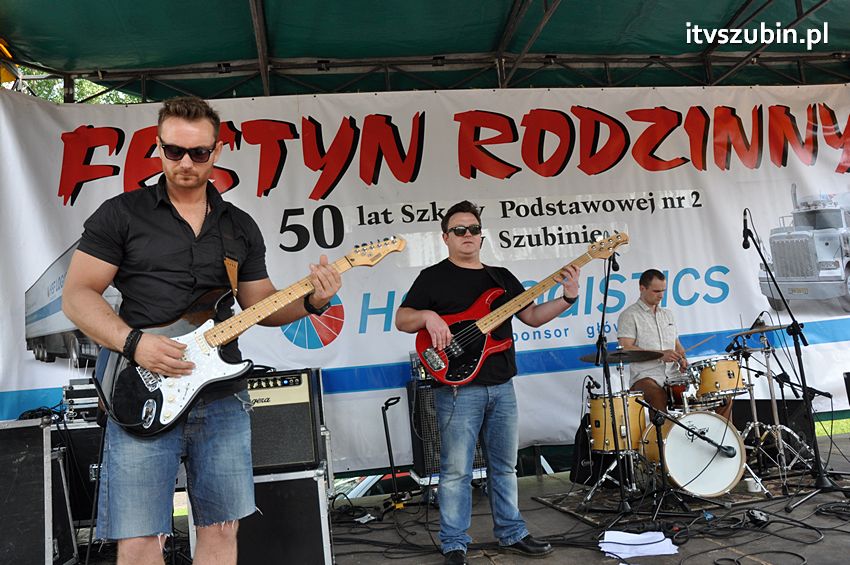 Koncert Zespołu Weekend i Adelibanda w Szubińskiej Dwójce
