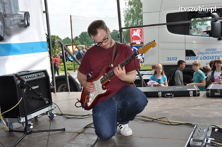 Koncert Zespołu Weekend i Adelibanda w Szubińskiej Dwójce