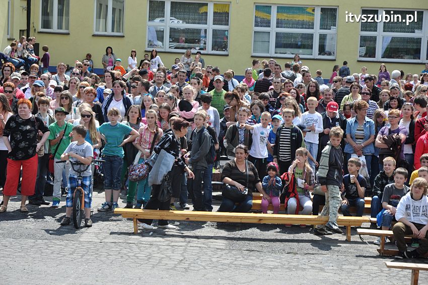 Koncert Zespołu Weekend i Adelibanda w Szubińskiej Dwójce