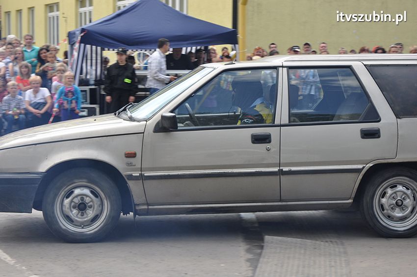 Koncert Zespołu Weekend i Adelibanda w Szubińskiej Dwójce