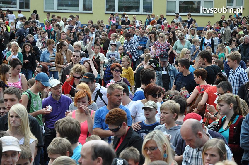 Koncert Zespołu Weekend i Adelibanda w Szubińskiej Dwójce