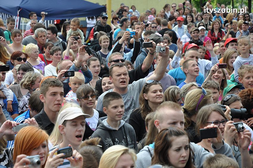 Koncert Zespołu Weekend i Adelibanda w Szubińskiej Dwójce