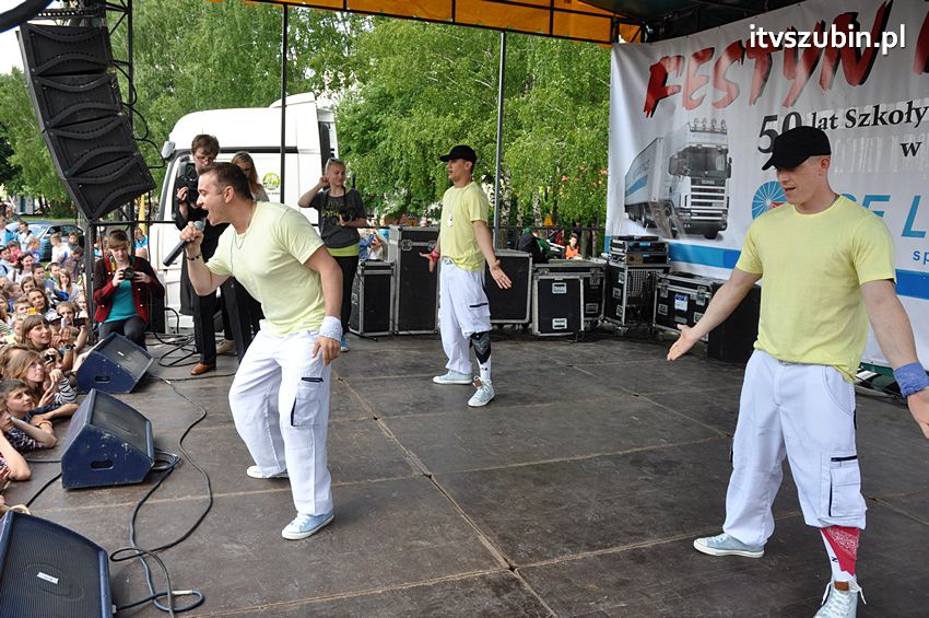 Koncert Zespołu Weekend i Adelibanda w Szubińskiej Dwójce