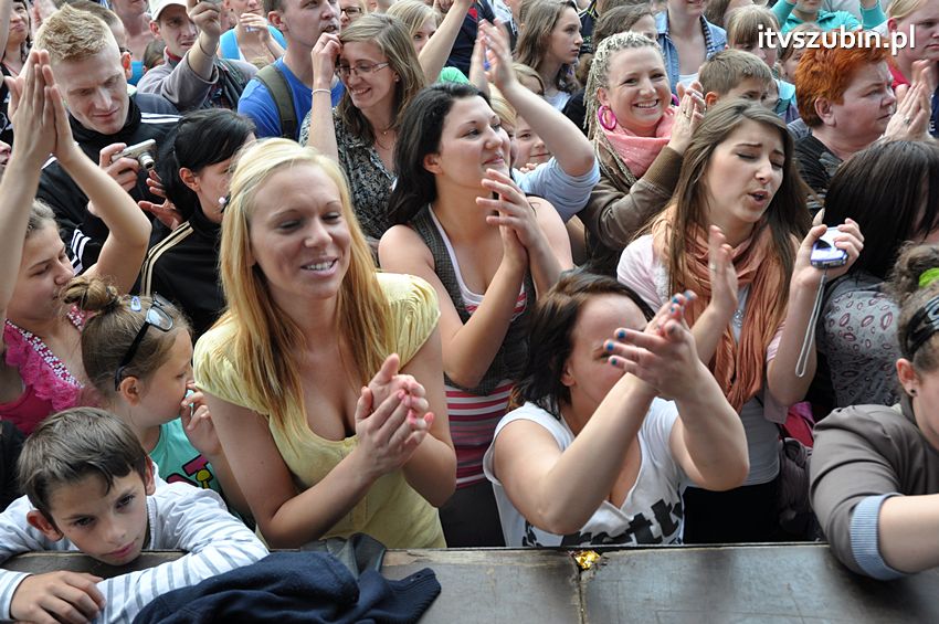 Koncert Zespołu Weekend i Adelibanda w Szubińskiej Dwójce