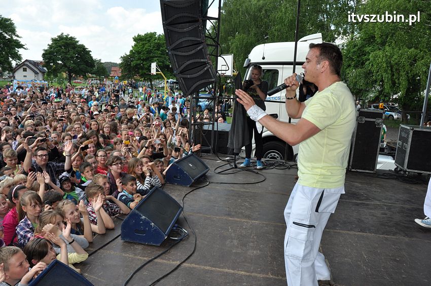 Koncert Zespołu Weekend i Adelibanda w Szubińskiej Dwójce