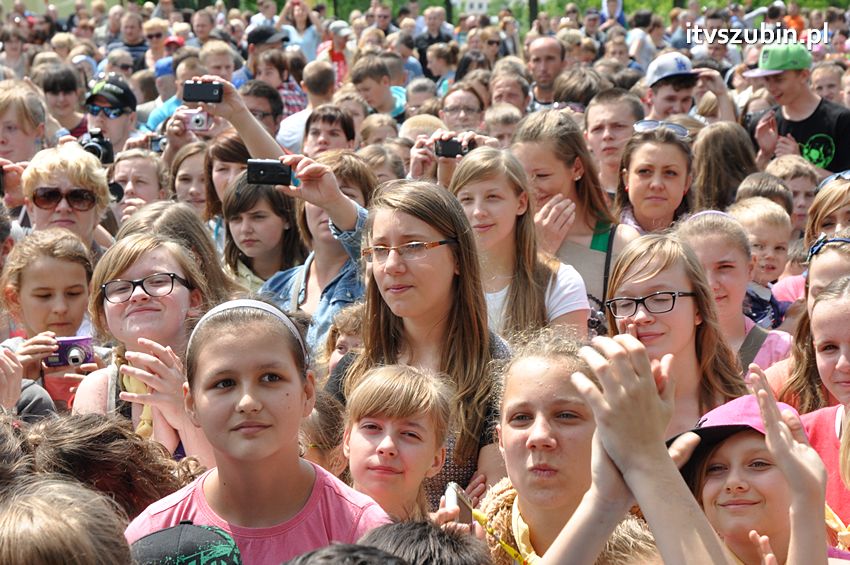 Koncert Zespołu Weekend i Adelibanda w Szubińskiej Dwójce
