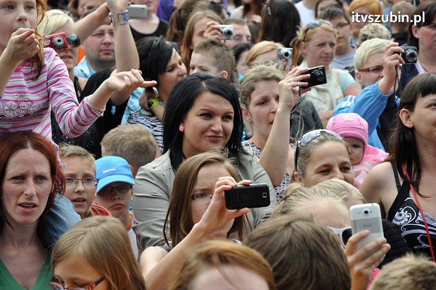 Koncert Zespołu Weekend i Adelibanda w Szubińskiej Dwójce