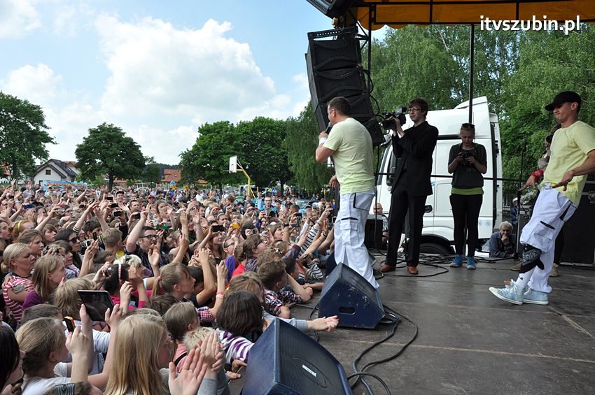 Koncert Zespołu Weekend i Adelibanda w Szubińskiej Dwójce