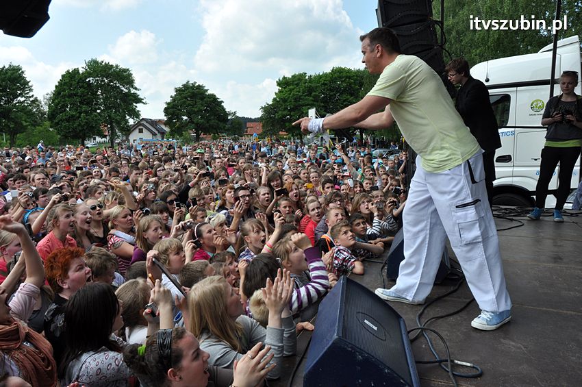Koncert Zespołu Weekend i Adelibanda w Szubińskiej Dwójce