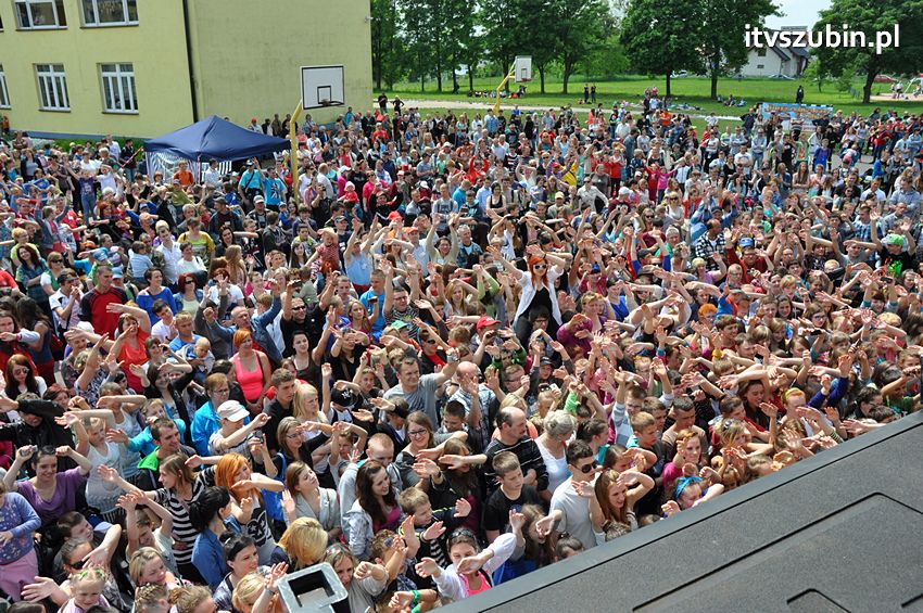 Koncert Zespołu Weekend i Adelibanda w Szubińskiej Dwójce