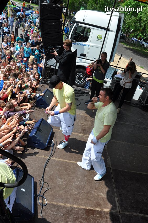 Koncert Zespołu Weekend i Adelibanda w Szubińskiej Dwójce