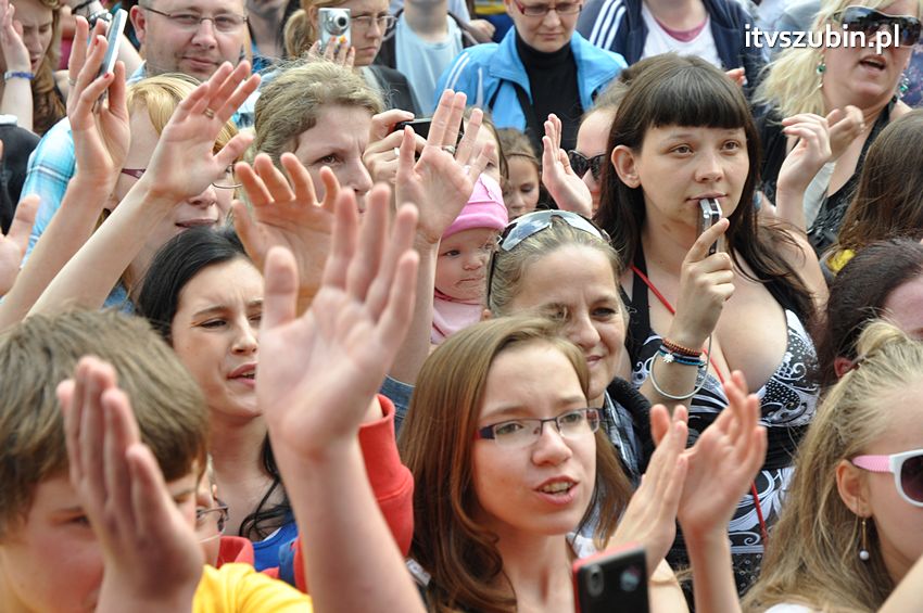 Koncert Zespołu Weekend i Adelibanda w Szubińskiej Dwójce