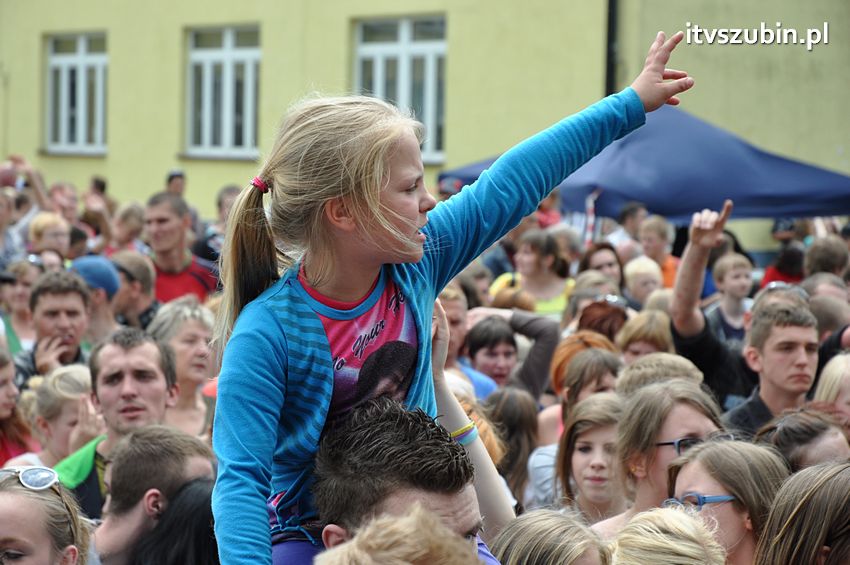 Koncert Zespołu Weekend i Adelibanda w Szubińskiej Dwójce