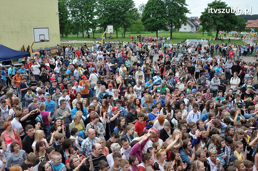 Koncert Zespołu Weekend i Adelibanda w Szubińskiej Dwójce