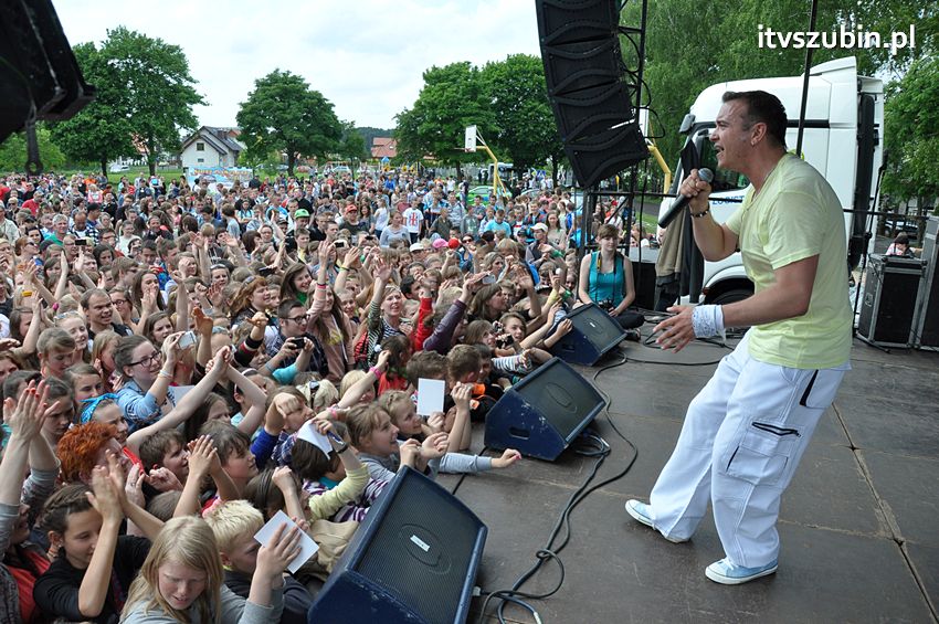 Koncert Zespołu Weekend i Adelibanda w Szubińskiej Dwójce