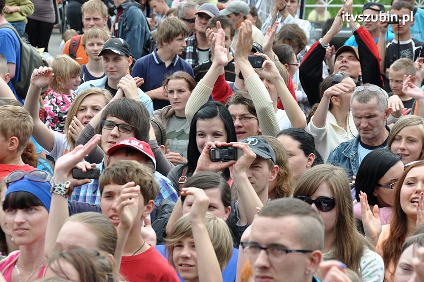 Koncert Zespołu Weekend i Adelibanda w Szubińskiej Dwójce