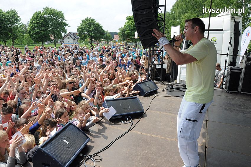 Koncert Zespołu Weekend i Adelibanda w Szubińskiej Dwójce