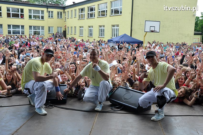 Koncert Zespołu Weekend i Adelibanda w Szubińskiej Dwójce