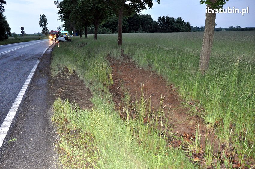 Dachowanie samochodu osobowego w Dąbrówce Słupskiej