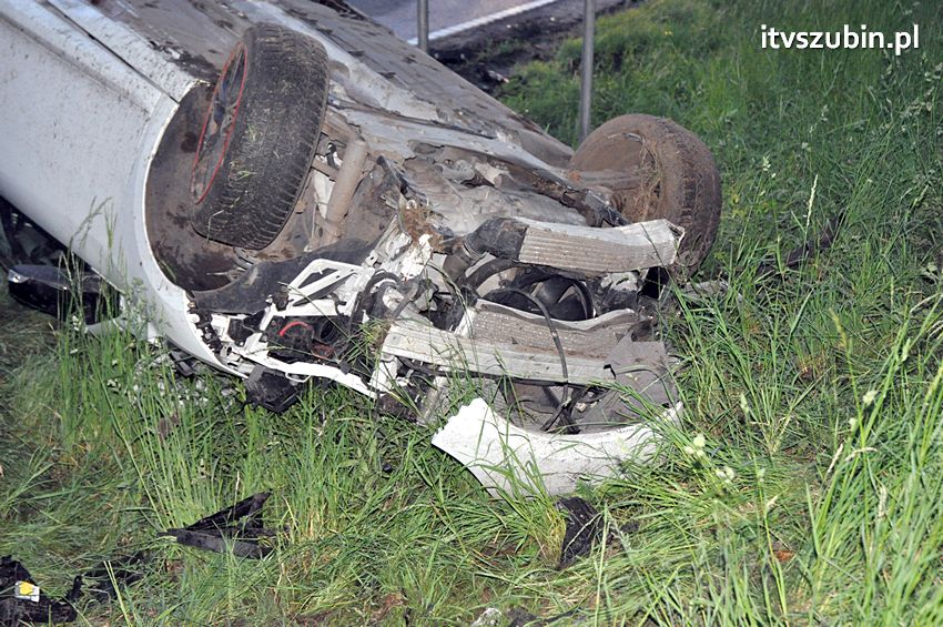 Dachowanie samochodu osobowego w Dąbrówce Słupskiej