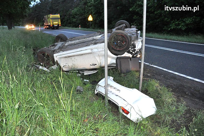 Dachowanie samochodu osobowego w Dąbrówce Słupskiej