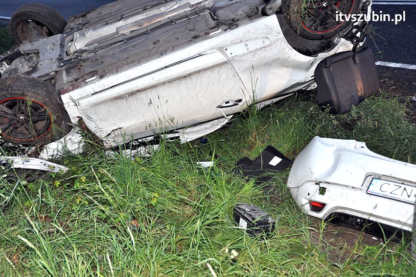 Dachowanie samochodu osobowego w Dąbrówce Słupskiej