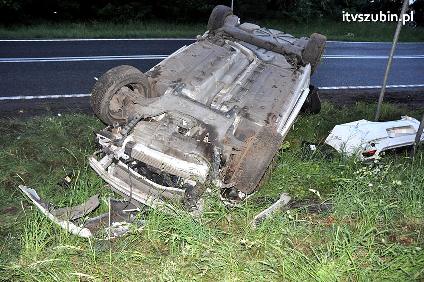 Dachowanie samochodu osobowego w Dąbrówce Słupskiej