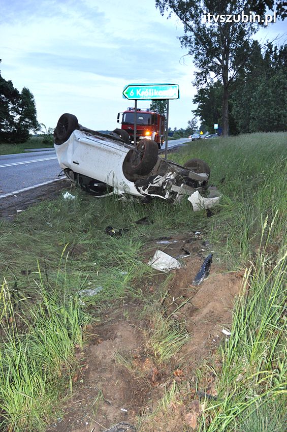 Dachowanie samochodu osobowego w Dąbrówce Słupskiej