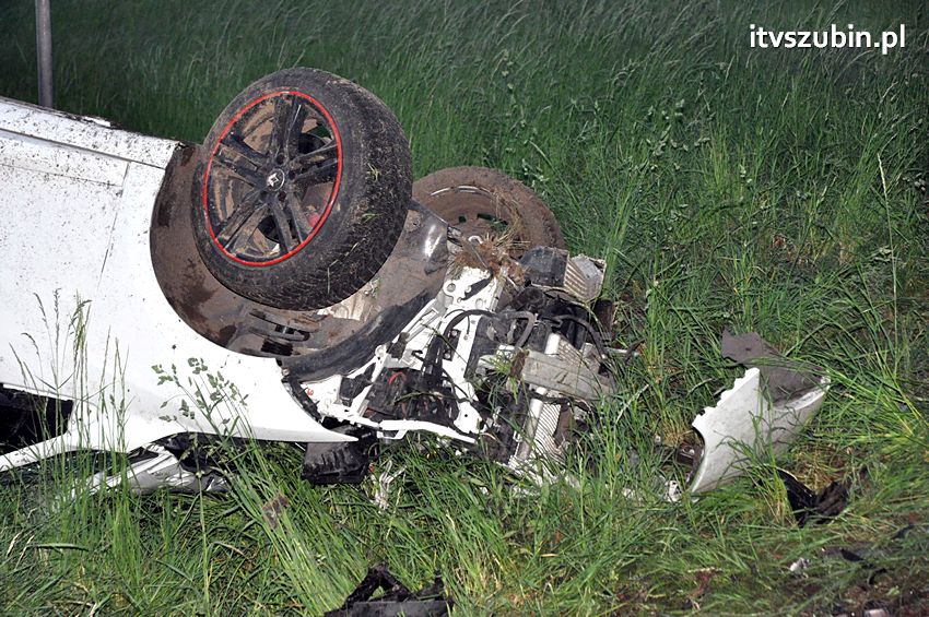 Dachowanie samochodu osobowego w Dąbrówce Słupskiej
