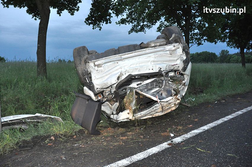 Dachowanie samochodu osobowego w Dąbrówce Słupskiej