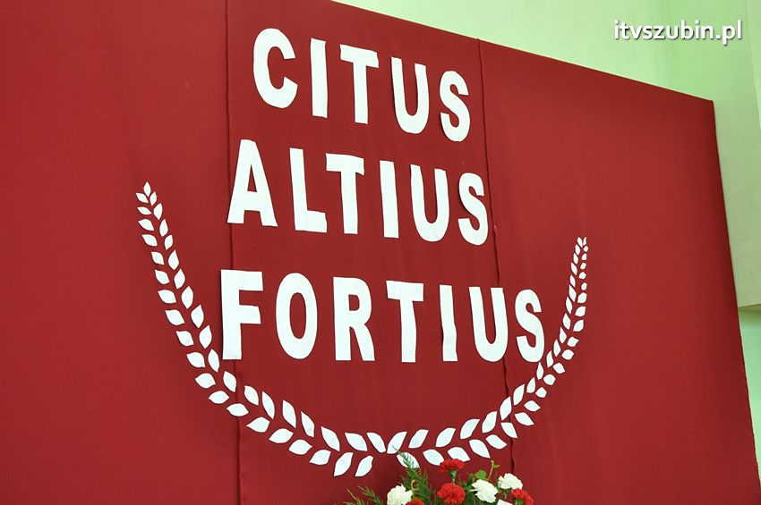 Szkoła Podstawowa w Turze zyskała patrona i sztandar