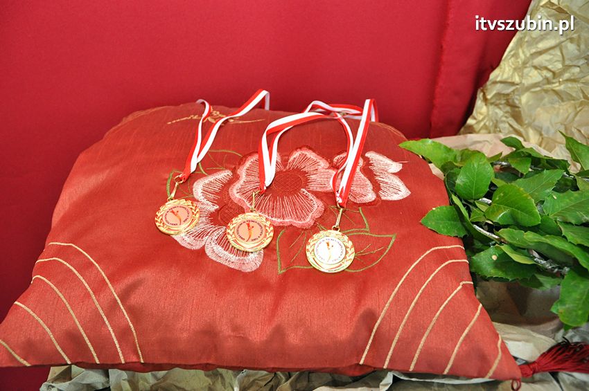 Szkoła Podstawowa w Turze zyskała patrona i sztandar