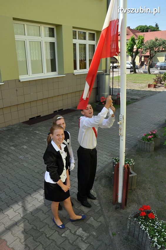 Szkoła Podstawowa w Turze zyskała patrona i sztandar