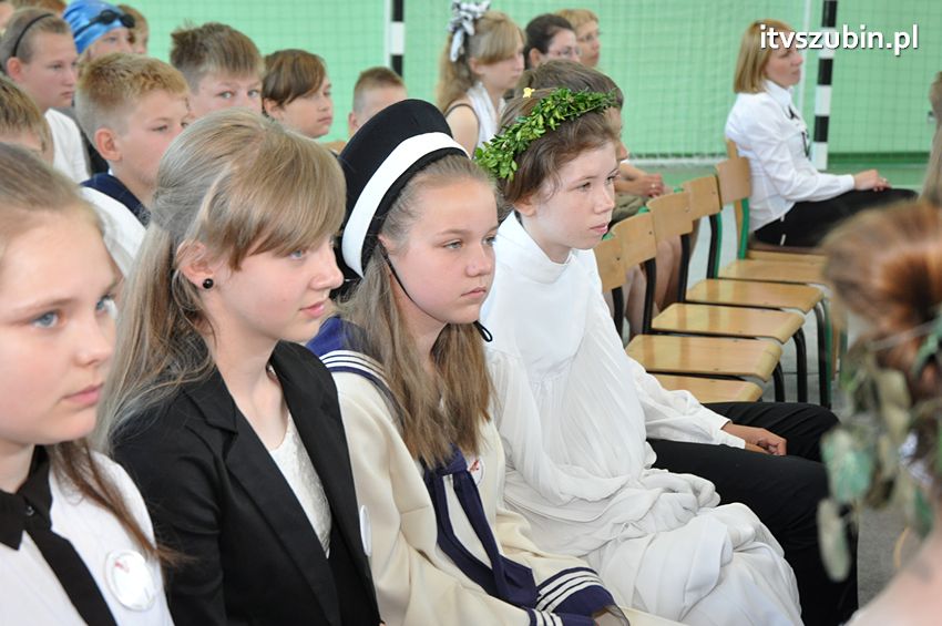 Szkoła Podstawowa w Turze zyskała patrona i sztandar